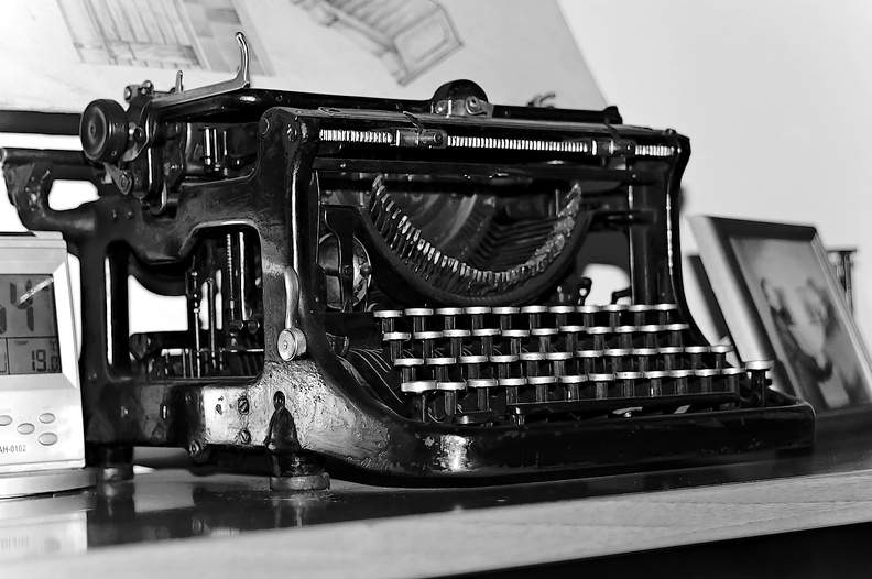 typewriter 2008_02_as_bw.jpg