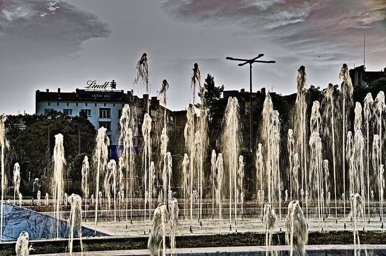 NDK fountain 2021.07_rt.jpg