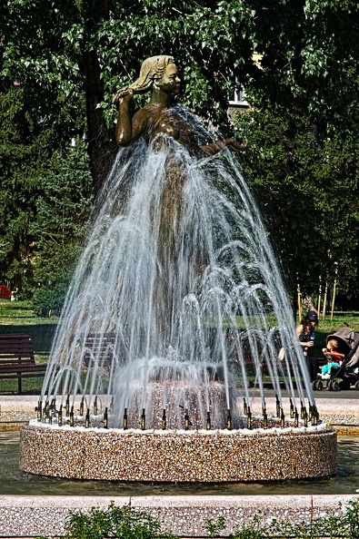 garden fountain 2022.03_rt.jpg
