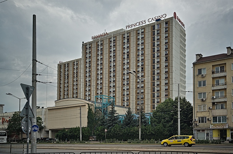 hotel ramada 2022.01_rt.jpg