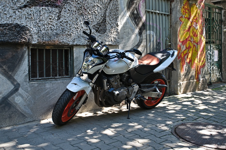 hello, moto 2022.04_rt.jpg