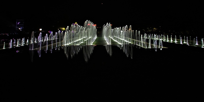 NDK fountain night 2023.06_rt.jpg