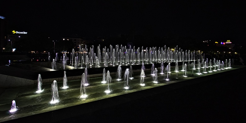 NDK fountain night 2023.09_rt.jpg