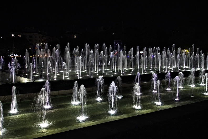 NDK fountain night 2023.10_rt.jpg
