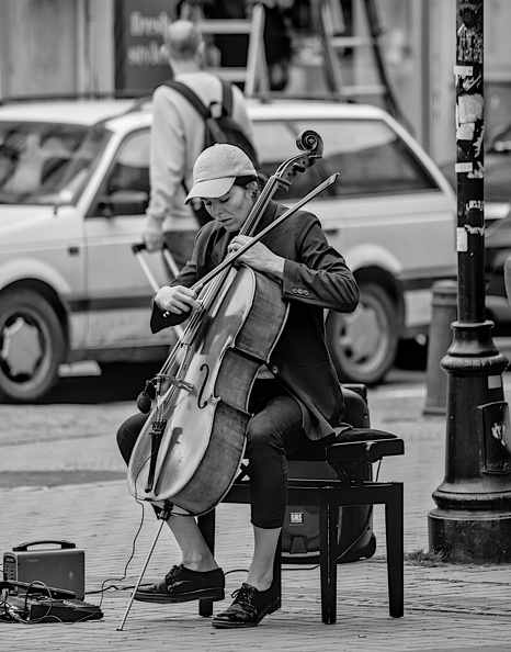 street musician 2024.05_dt_bw.jpg